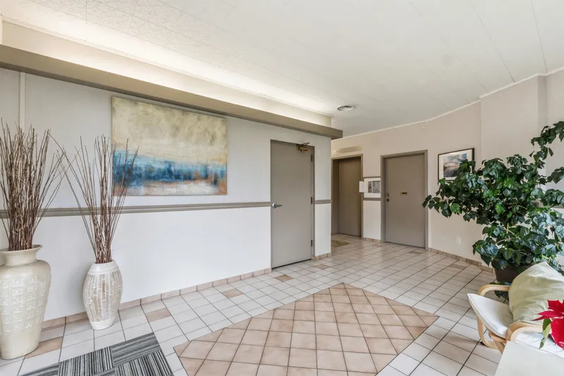 305 1521 GEORGE STREET - photo 2 of 25