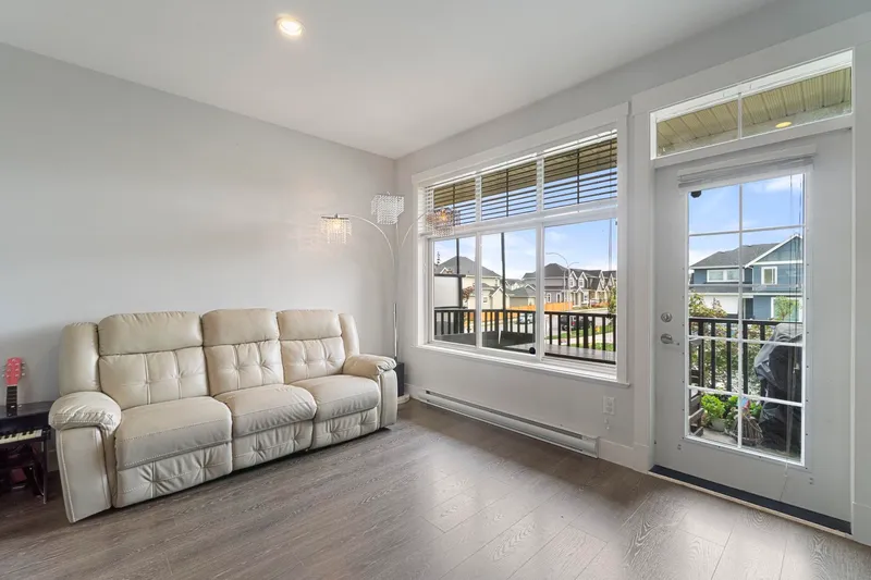 104 19525 73 AVENUE - photo 2 of 17