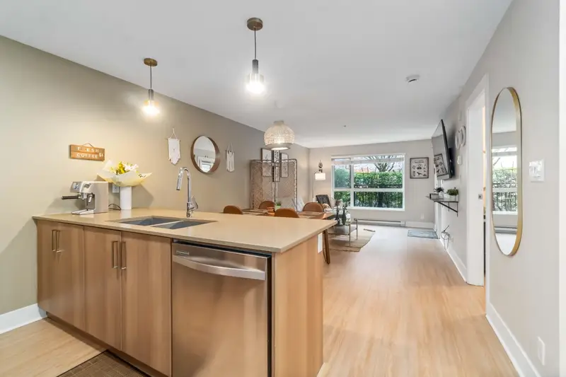 117 7058 14TH AVENUE - photo 3 of 25