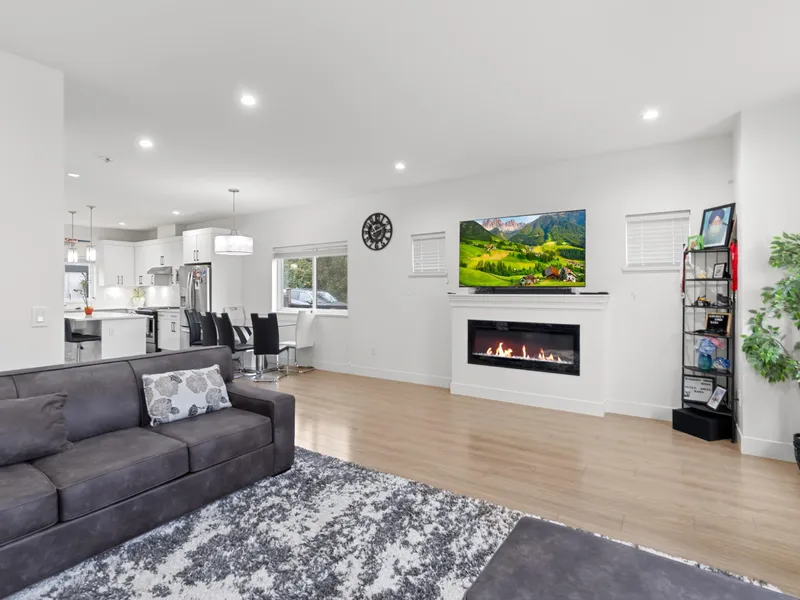 14002 60A AVENUE - photo 4 of 25