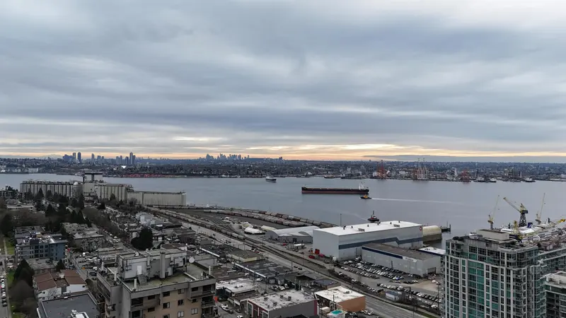 204 155 E 3RD STREET - photo 1 of 21