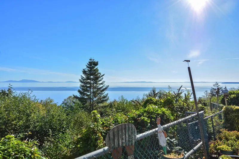 12816 13 AVENUE - photo 2 of 15