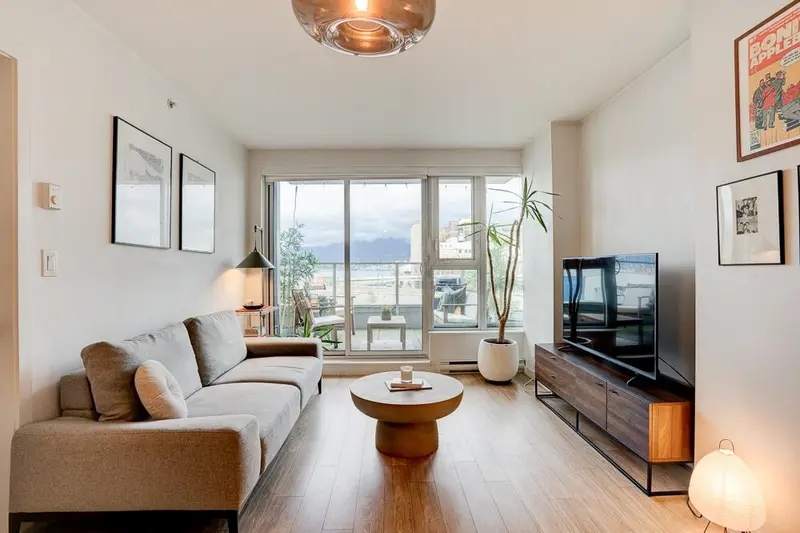 201 983 E HASTINGS STREET - photo 1 of 25