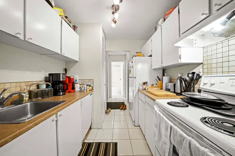 203 9584 MANCHESTER DRIVE - photo 2 of 25