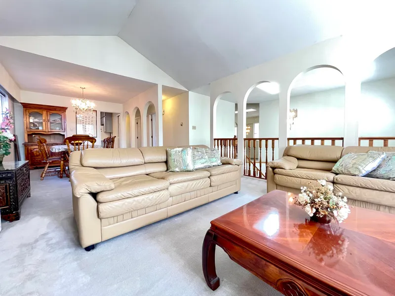 937 W 18TH AVENUE - photo 2 of 25