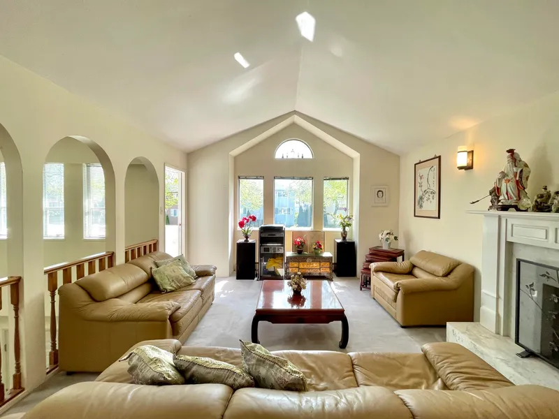 937 W 18TH AVENUE - photo 4 of 25