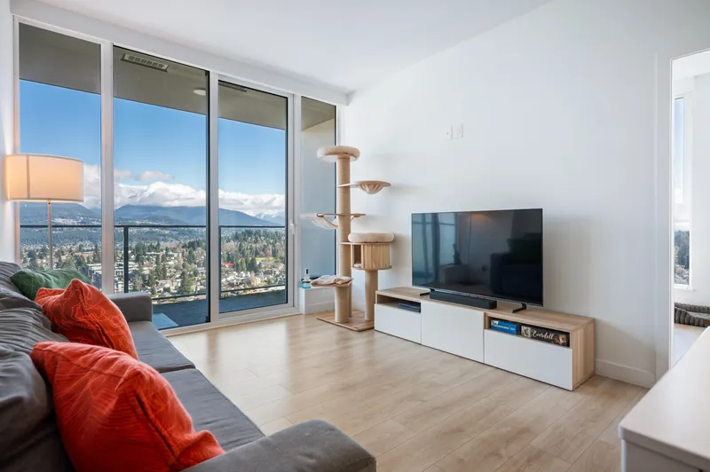 3205 567 CLARKE ROAD - photo 1 of 25