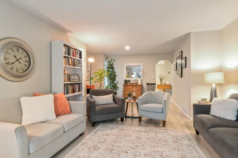 34837 OAKHILL DRIVE - photo 4 of 25