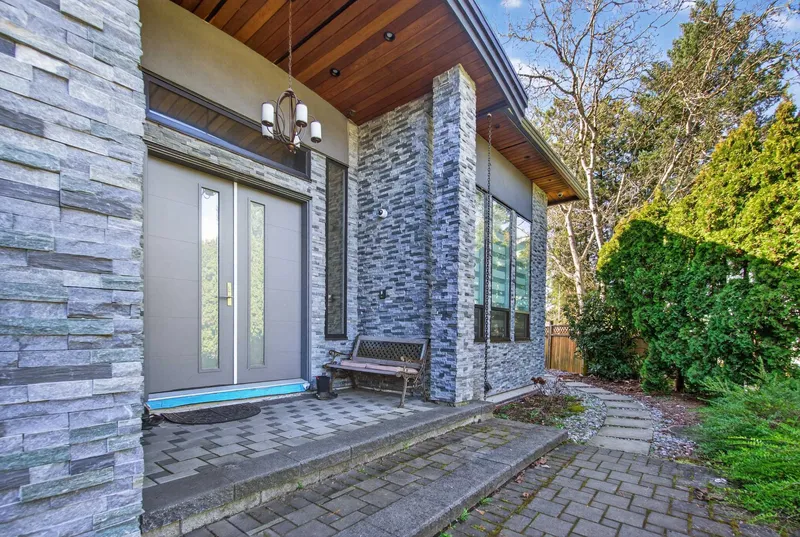 11890 GILMOUR CRESCENT - photo 3 of 25