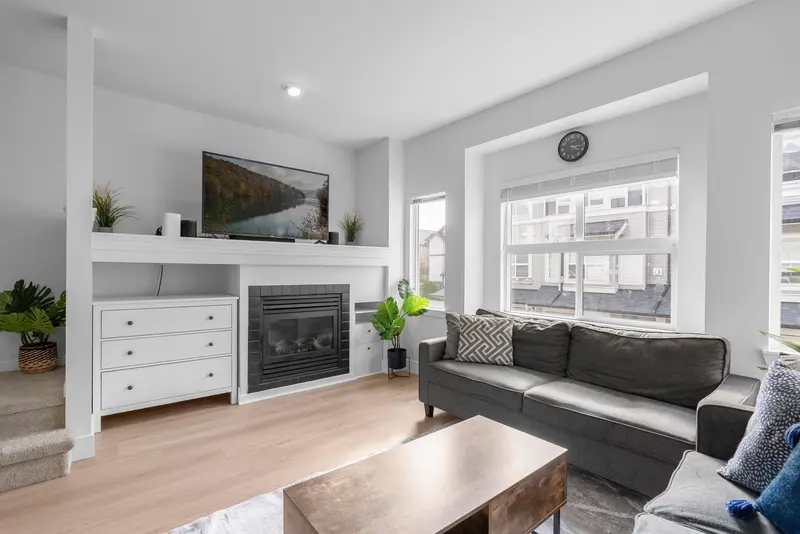 55 12677 63 AVENUE - photo 3 of 25