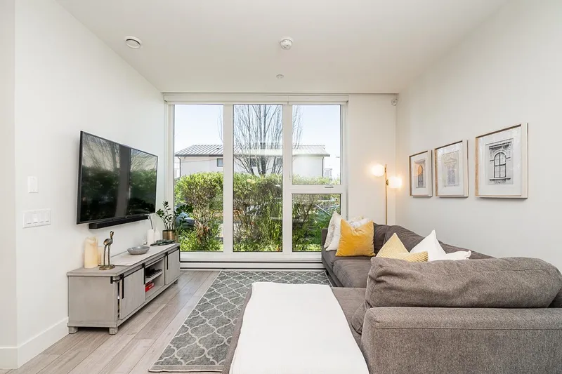 3412 ST. CATHERINES STREET - photo 3 of 25