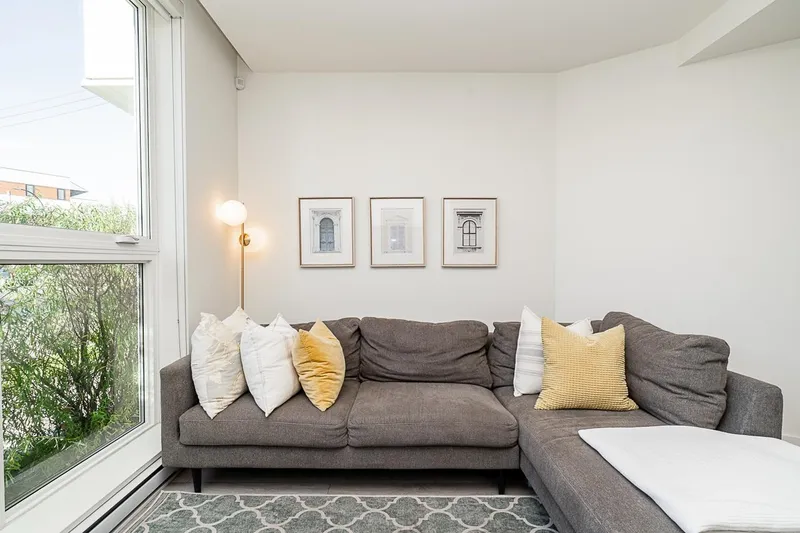 3412 ST. CATHERINES STREET - photo 4 of 25