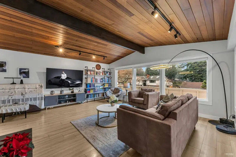 5068 7B AVENUE - photo 4 of 25