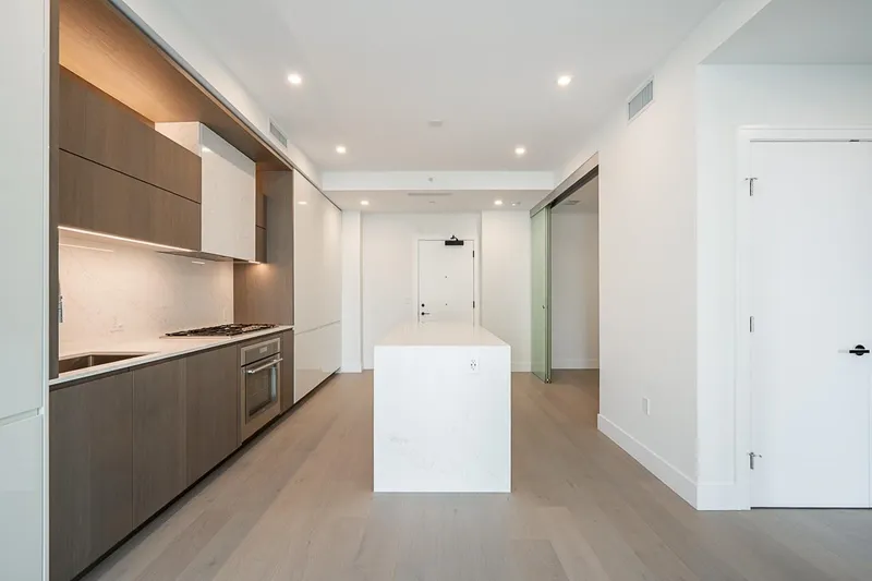 212 1342 JOHNSTON ROAD - photo 4 of 25