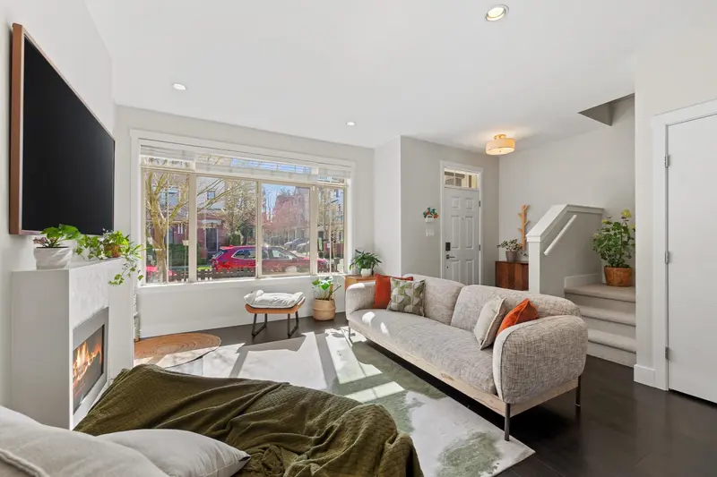 16511 24A AVENUE - photo 1 of 25