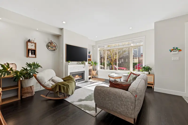 16511 24A AVENUE - photo 3 of 25