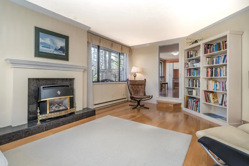 112 15275 19 AVENUE - photo 4 of 25