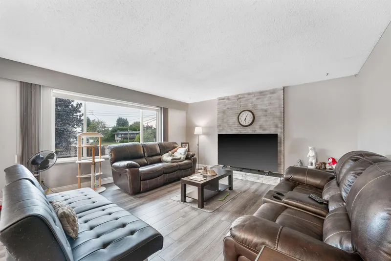 34638 ASCOTT AVENUE - photo 3 of 25