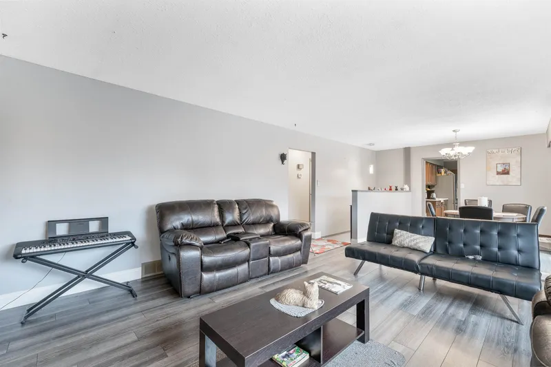 34638 ASCOTT AVENUE - photo 4 of 25