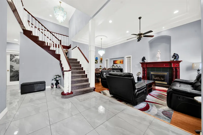 6332 125A STREET - photo 3 of 25