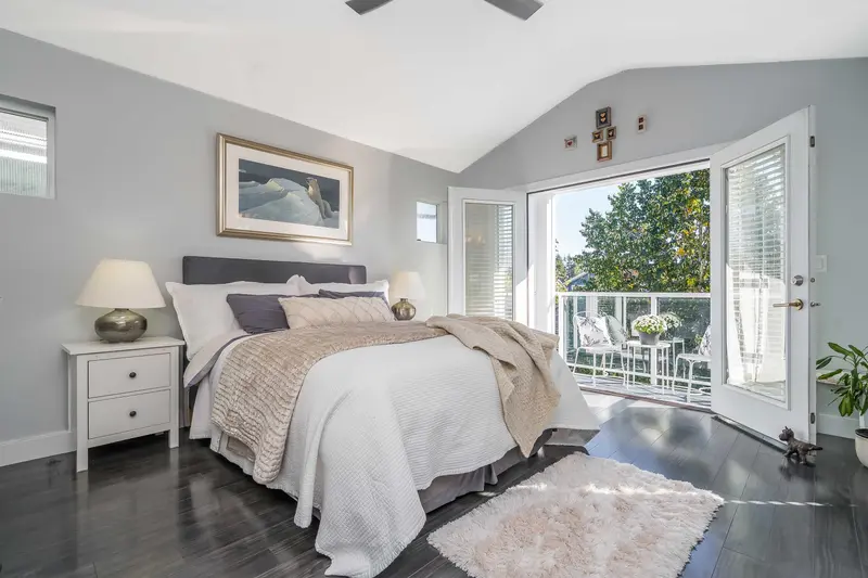 16772 23 AVENUE - photo 3 of 25