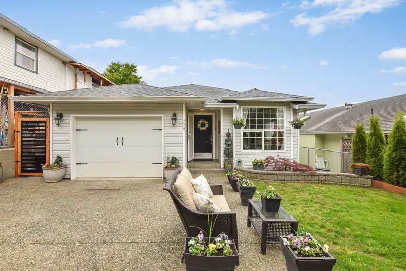 7461 MURRAY STREET - photo 2 of 25