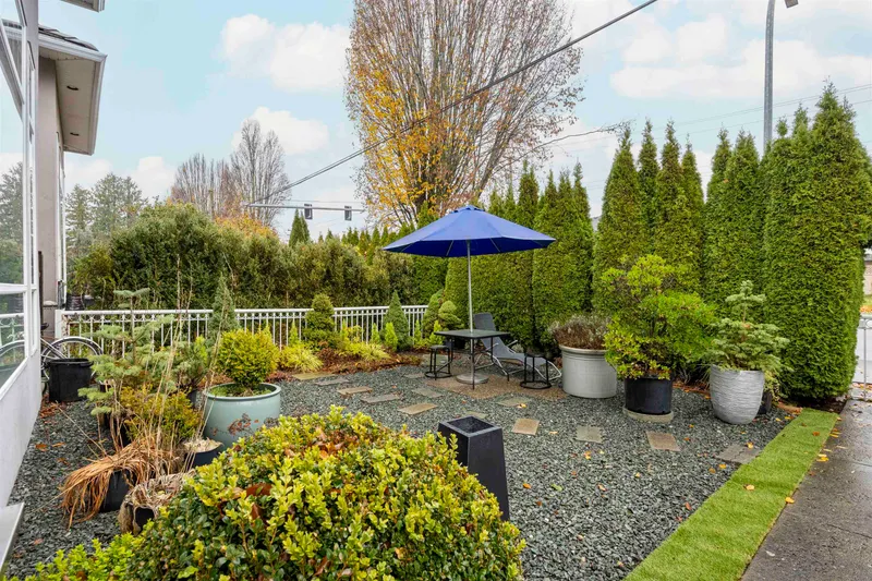 4573 NO. 5 ROAD - photo 2 of 14