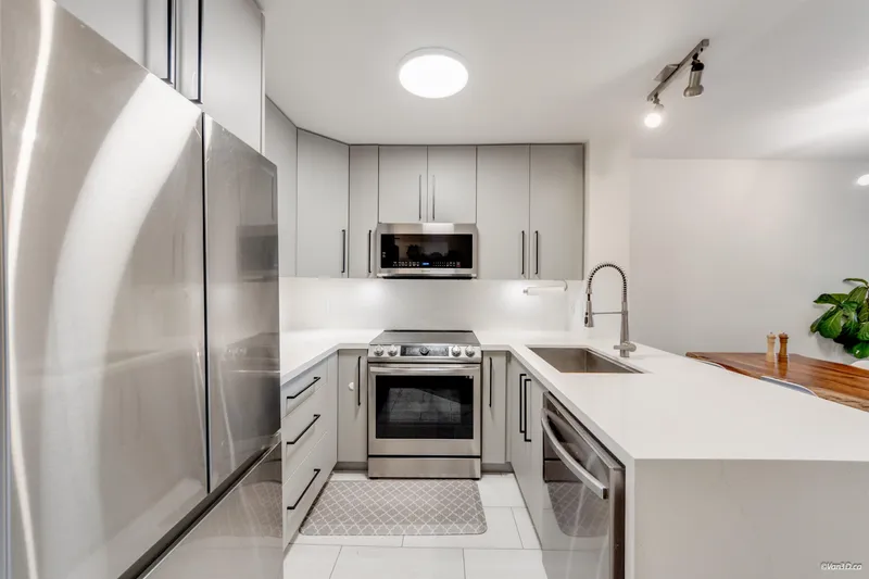 212 3278 HEATHER STREET - photo 2 of 22