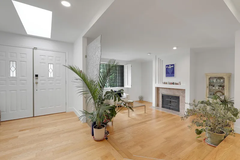 907 SPRICE AVENUE - photo 2 of 25