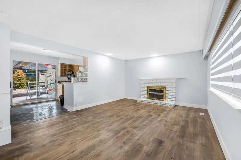 11377 77 AVENUE - photo 4 of 18