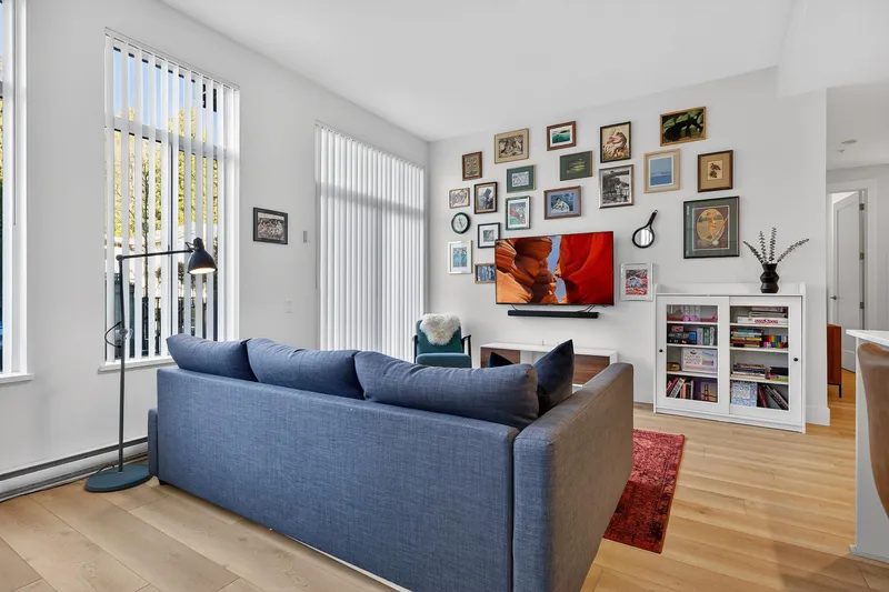 108 708 EDGAR AVENUE - photo 3 of 25