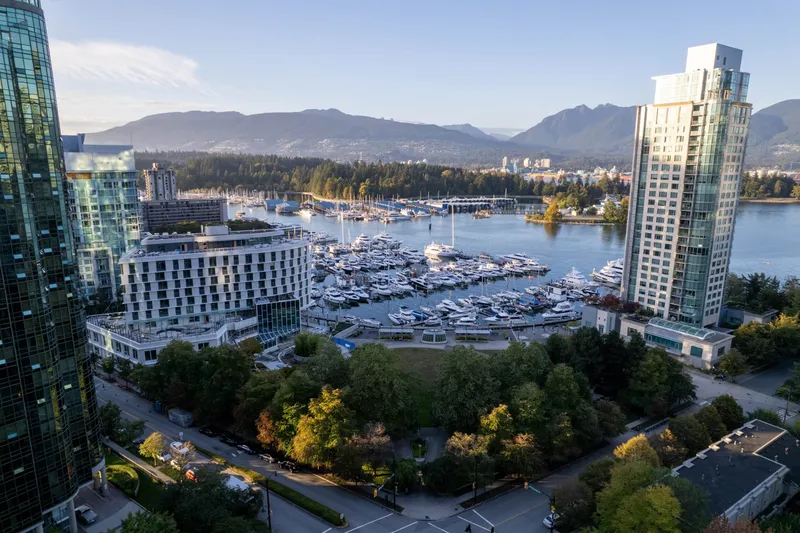 2904 1238 MELVILLE STREET - photo 3 of 25