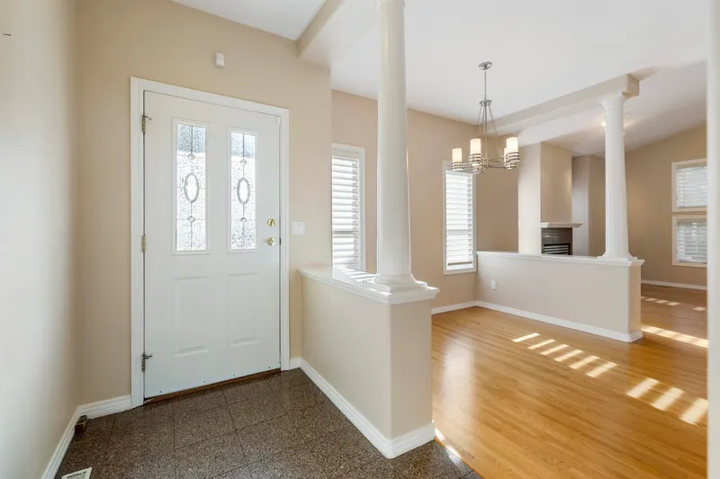 1 13911 16 AVENUE - photo 2 of 25