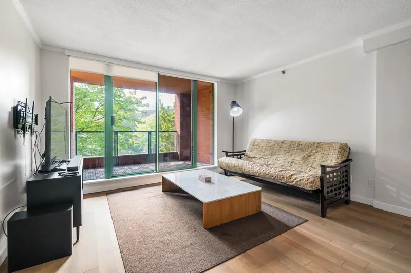 312 503 W 16TH AVENUE - photo 3 of 24