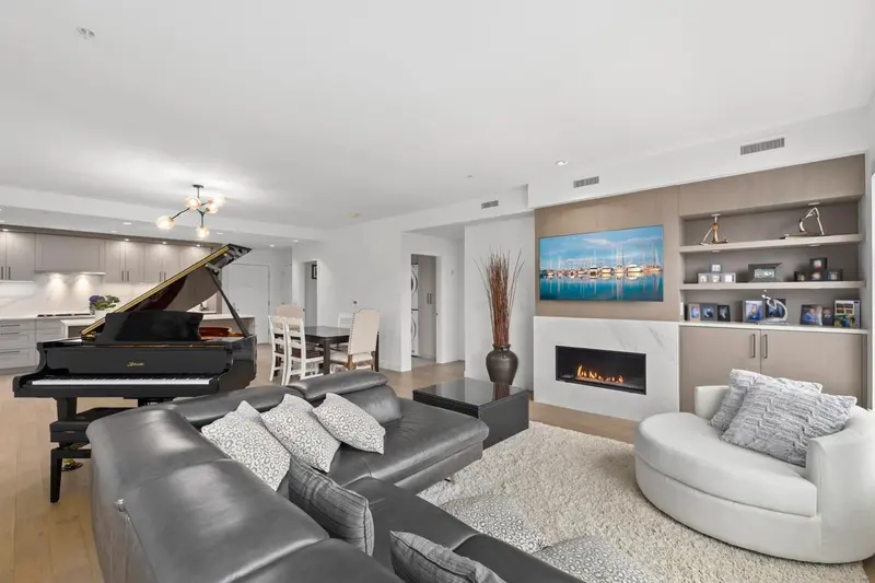 209 12088 3RD AVENUE - photo 4 of 25