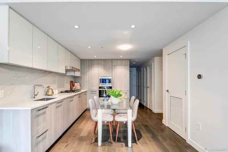 807 8160 MCMYN WAY - photo 3 of 25