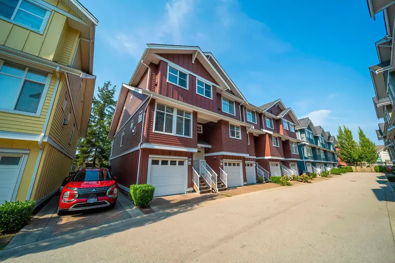 68 935 EWEN AVENUE - photo 3 of 25