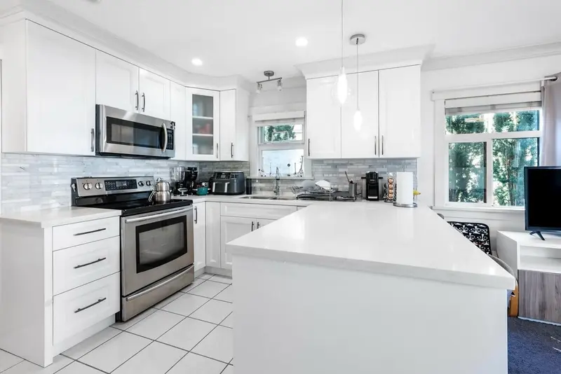 38 889 TOBRUCK AVENUE - photo 3 of 25