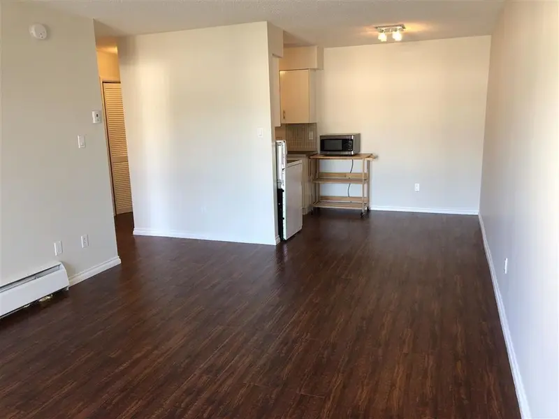 308 910 FIFTH AVENUE - photo 4 of 10