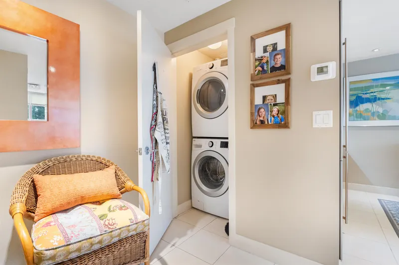 303 1473 JOHNSTON ROAD - photo 4 of 15