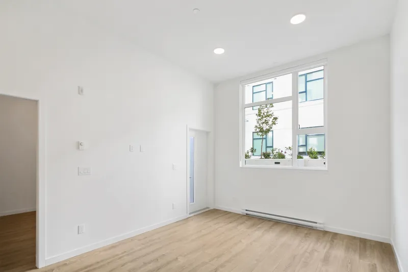 E101 10829 140 STREET - photo 4 of 8