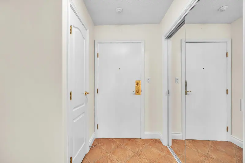 401 1718 NELSON STREET - photo 2 of 22