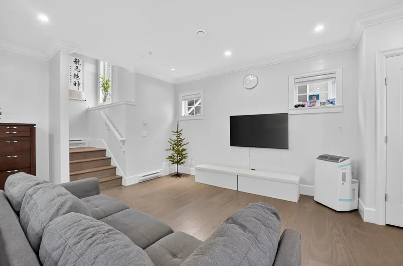 5685 KILLARNEY STREET - photo 4 of 25