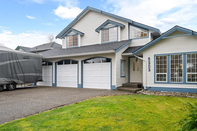 6202 189 STREET - photo 3 of 25