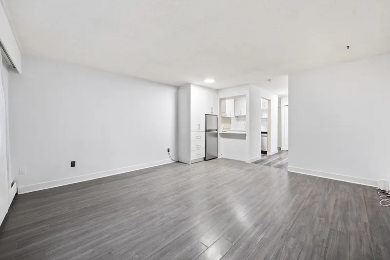 223 11806 88 AVENUE - photo 2 of 25