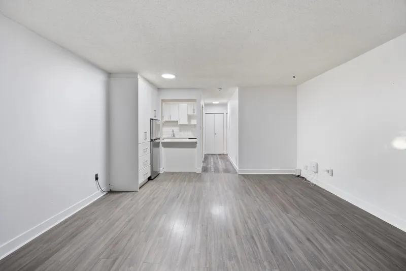 223 11806 88 AVENUE - photo 4 of 25