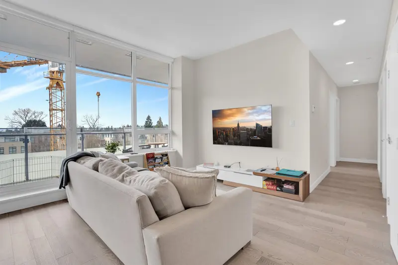 505 5033 CAMBIE STREET - photo 2 of 20