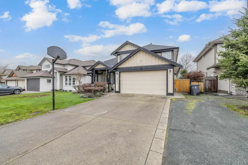 18351 68 AVENUE - photo 2 of 25