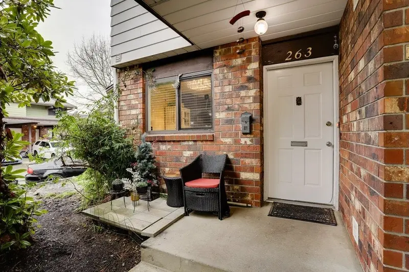 263 7493 140 STREET - photo 2 of 25