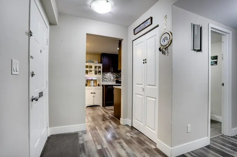 263 7493 140 STREET - photo 4 of 25